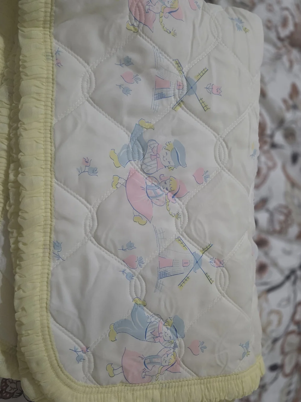 Vintage Dutch Boy Girl Quilted Baby Blanket Yellow Ruffle Trim 37x46